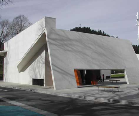 images/EdificioAzcoitia_1_small.jpg