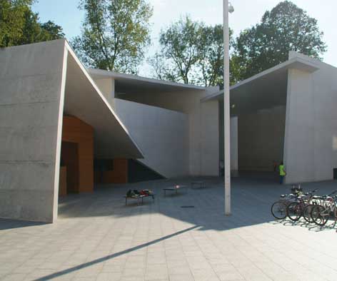 images/EdificioAzcoitia_5_small.jpg